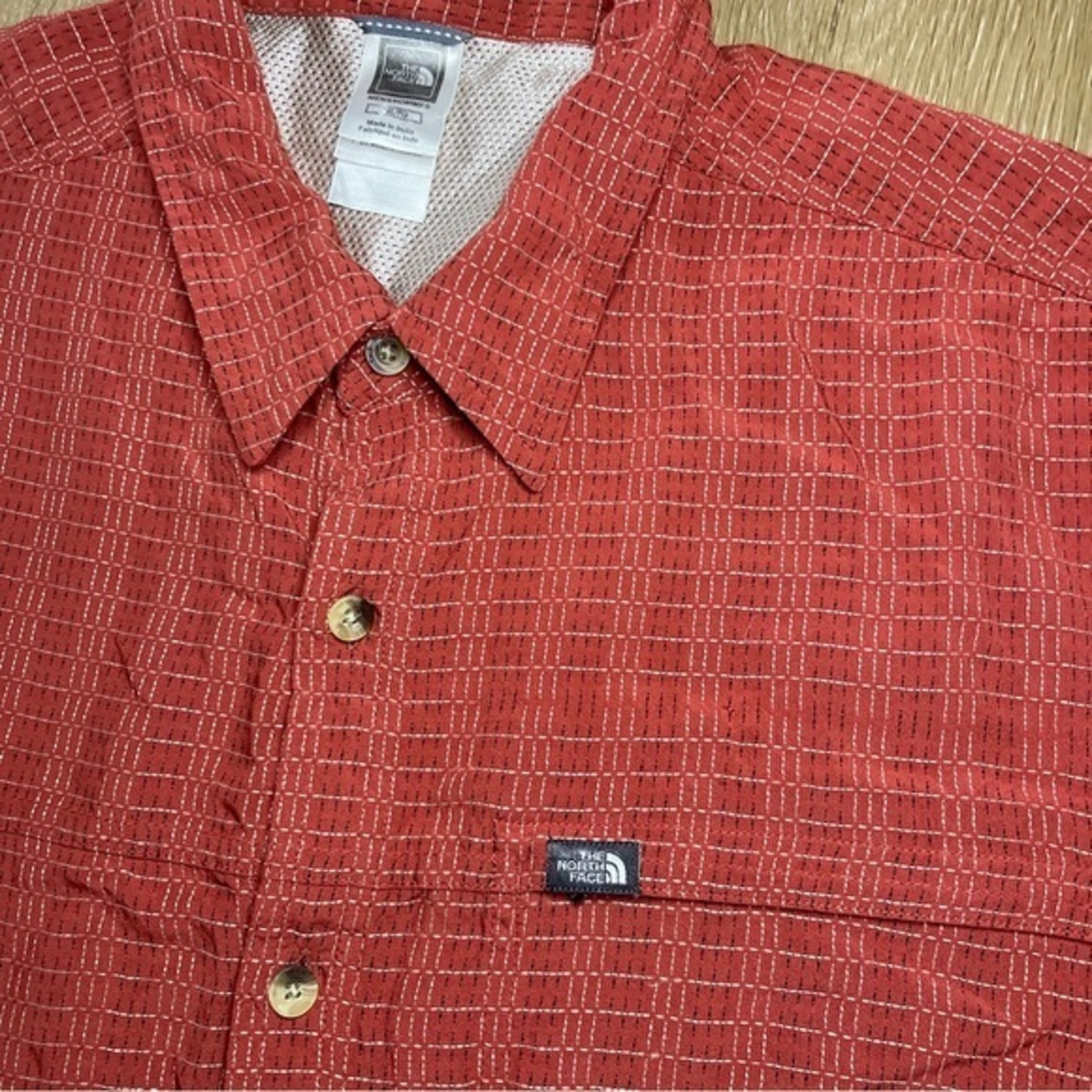 The North Face‎ Men’s XL Red Geometric Logo Short Sleeve Button Down Shirt